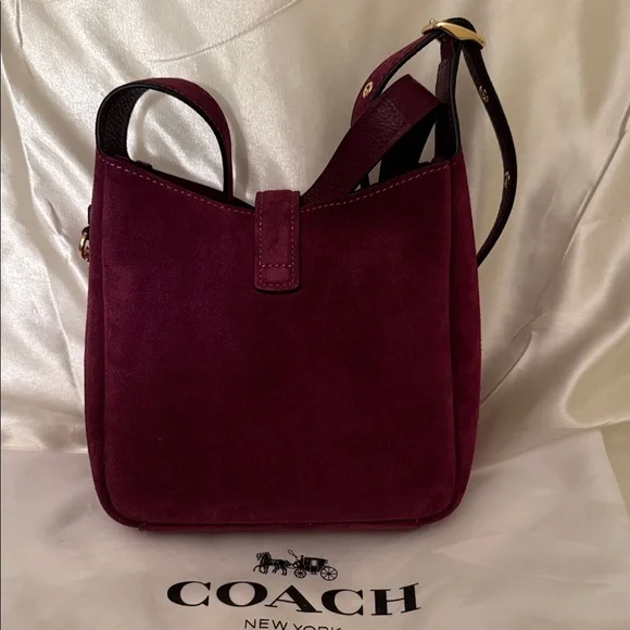 ♥️Coach NWT Maroon Hadley Mini Crossbody Bag /Turn lock closure & Gold Hardware